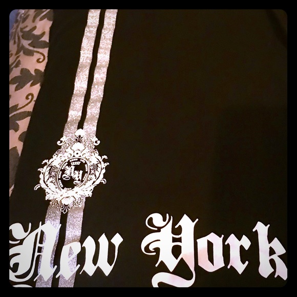 Tops - ⭐️⭐️Final Price Black NY tee shirt ( do bundle)